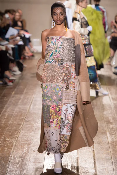 Look 16